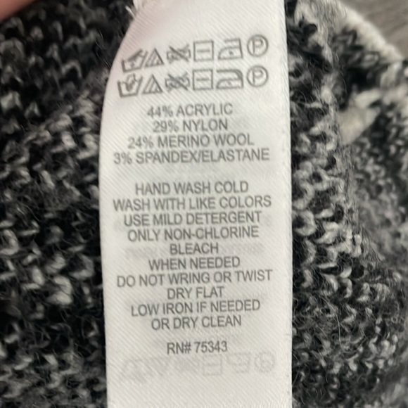 Turtleneck - Picture 3 of 4